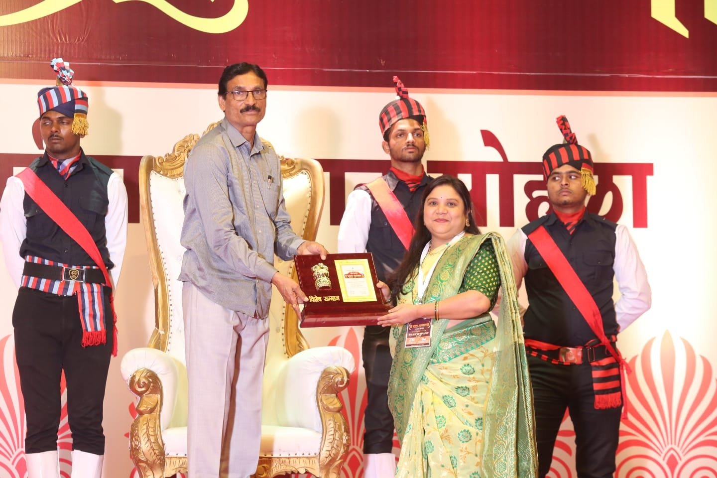 कोल्हापूर भूषण पुरस्कार डॉ.बाटे भारती होमिओपॅथीक क्लिनीक अँन्ड रिसर्च सेंटर